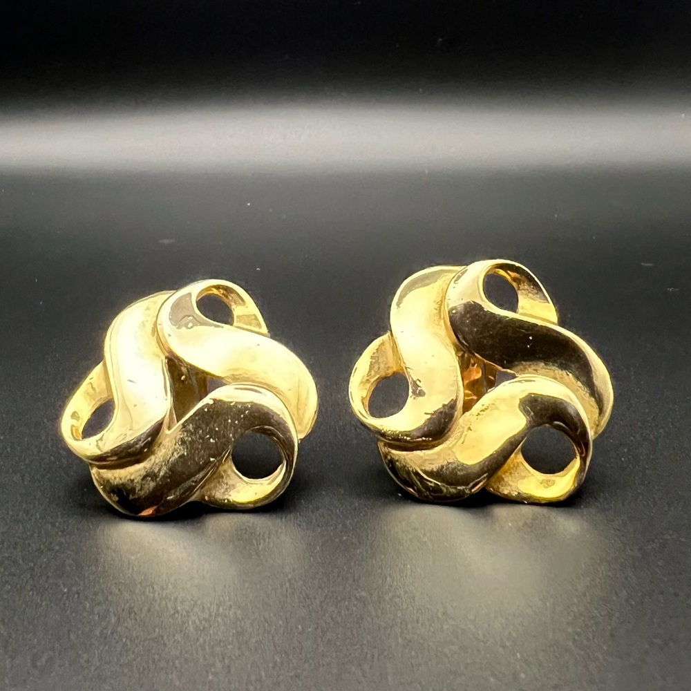 Vintage gold tone swirl clip on earrings